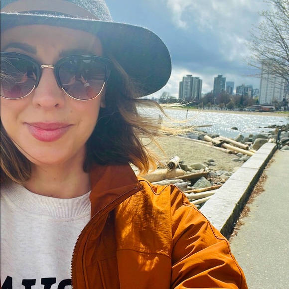 Meet your Posher, Sarah - Picture 1 of 1